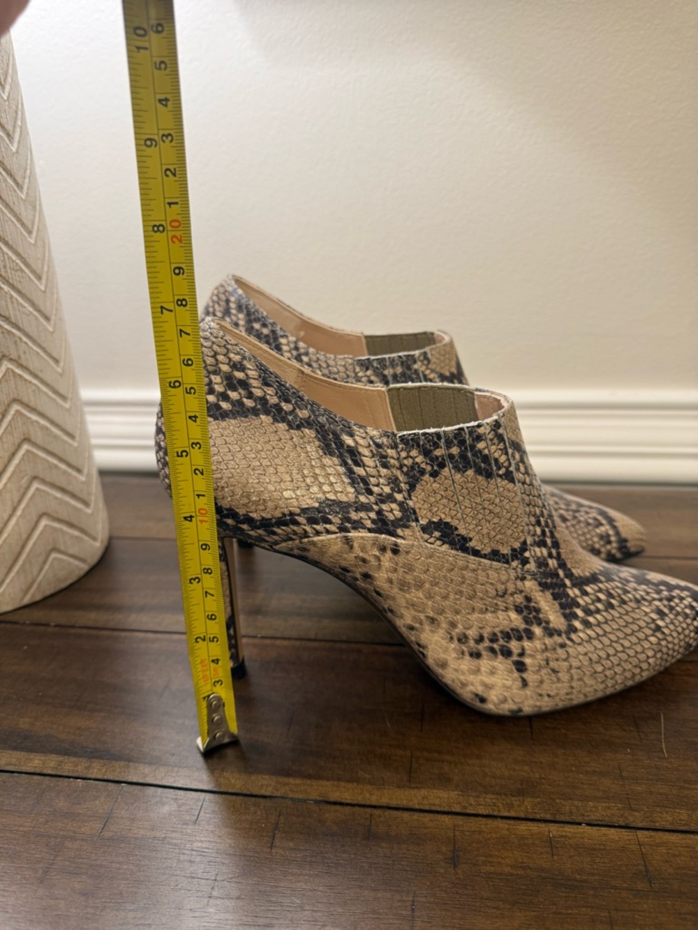INEZ Marisol 90 Natural Snake
Emboss Pointed Toe Booties
Size 10M - Picture 16 of 16